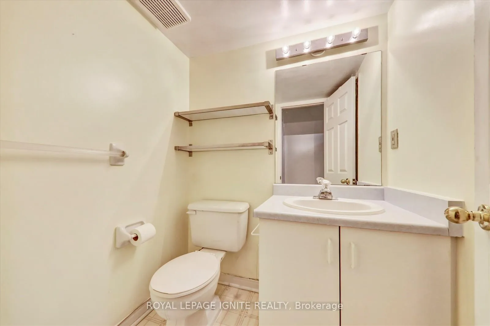 Photo 160 of Unit 40, 11 Arnold Estate Lane, Ajax, Central — HOMEH
