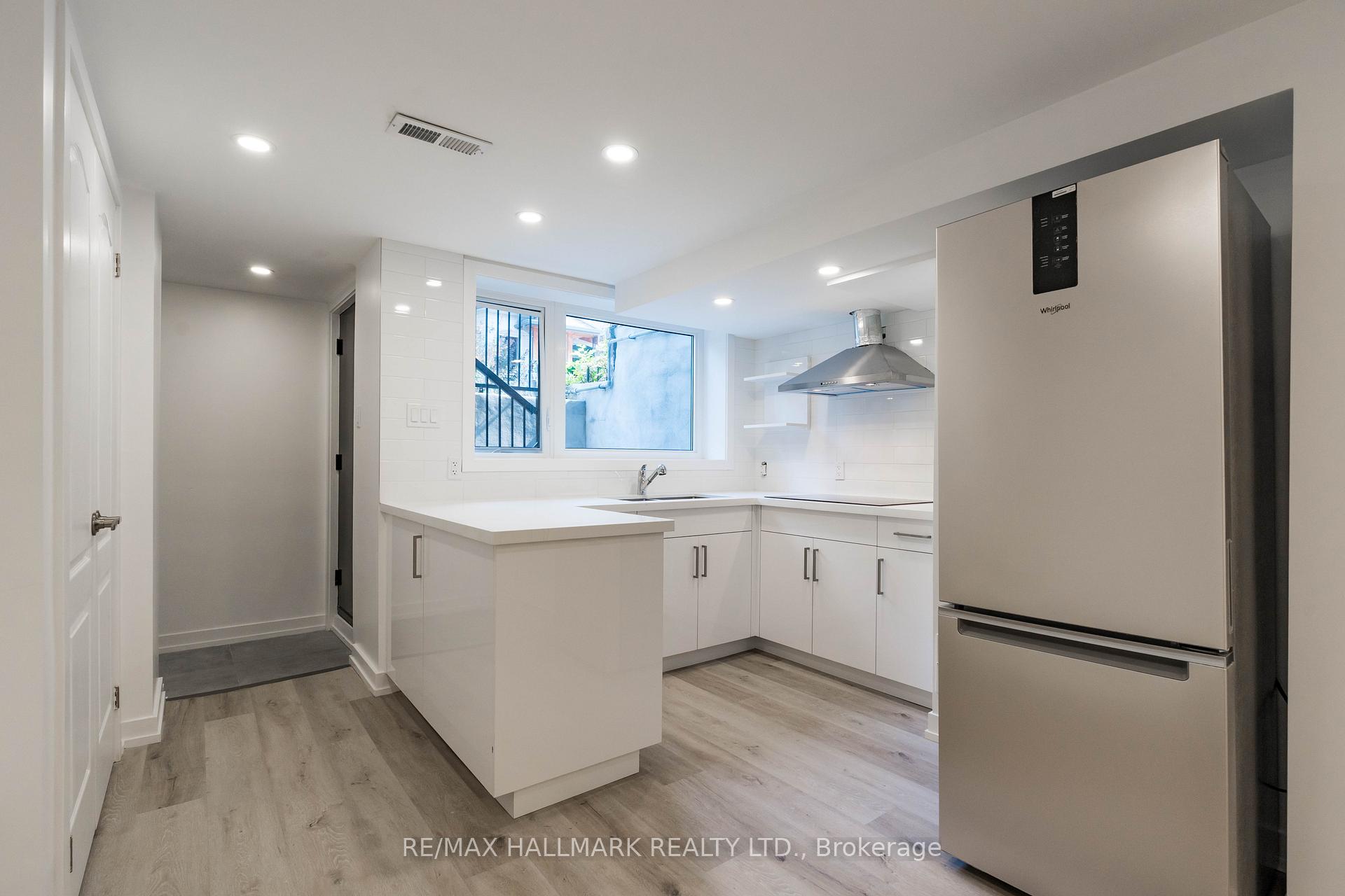 Photo 16 of Unit Lower, 30 Manning Avenue, Toronto, Trinity-Bellwoods — HOMEH