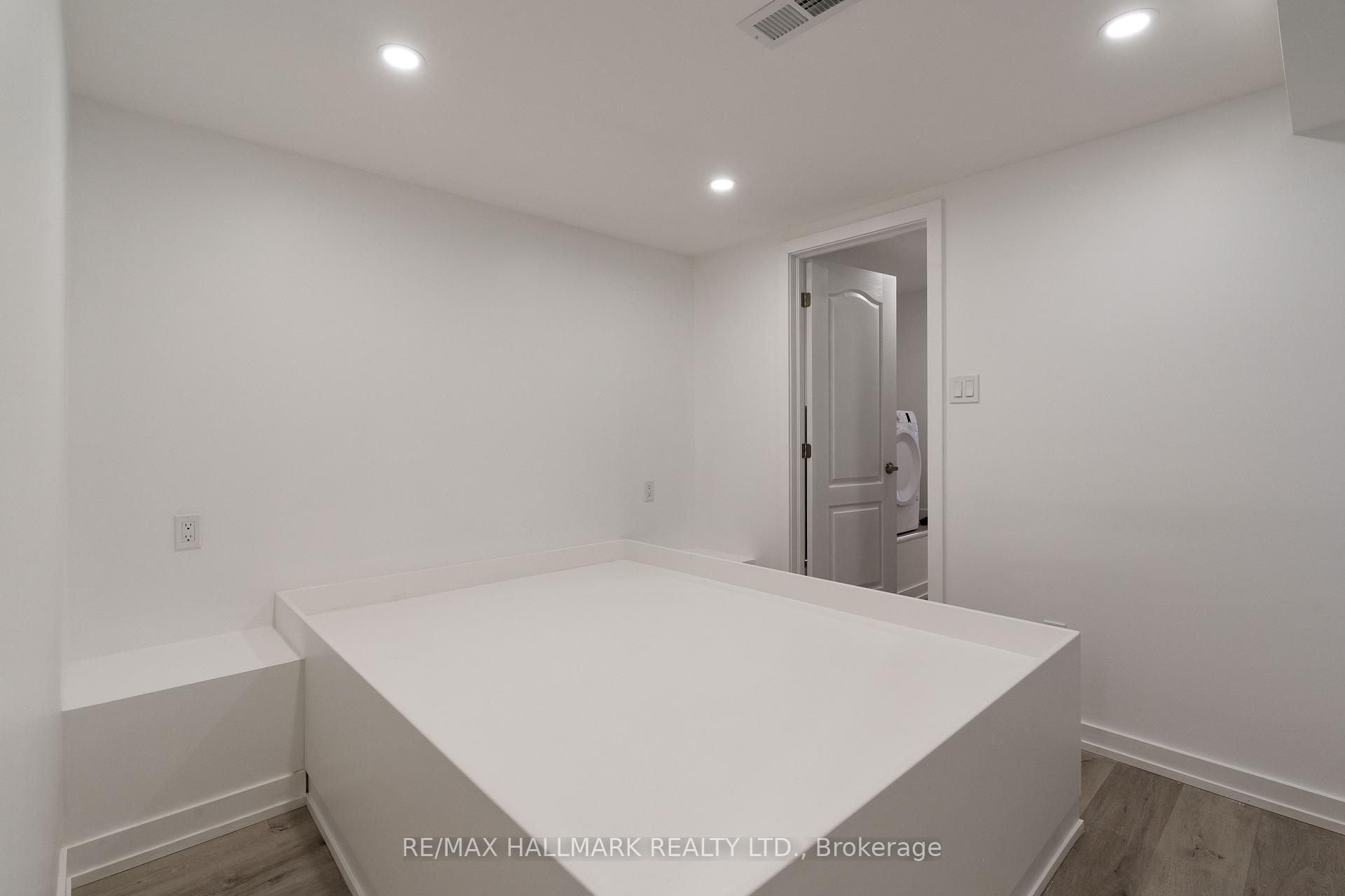 Photo 11 of Unit Lower, 30 Manning Avenue, Toronto, Trinity-Bellwoods — HOMEH