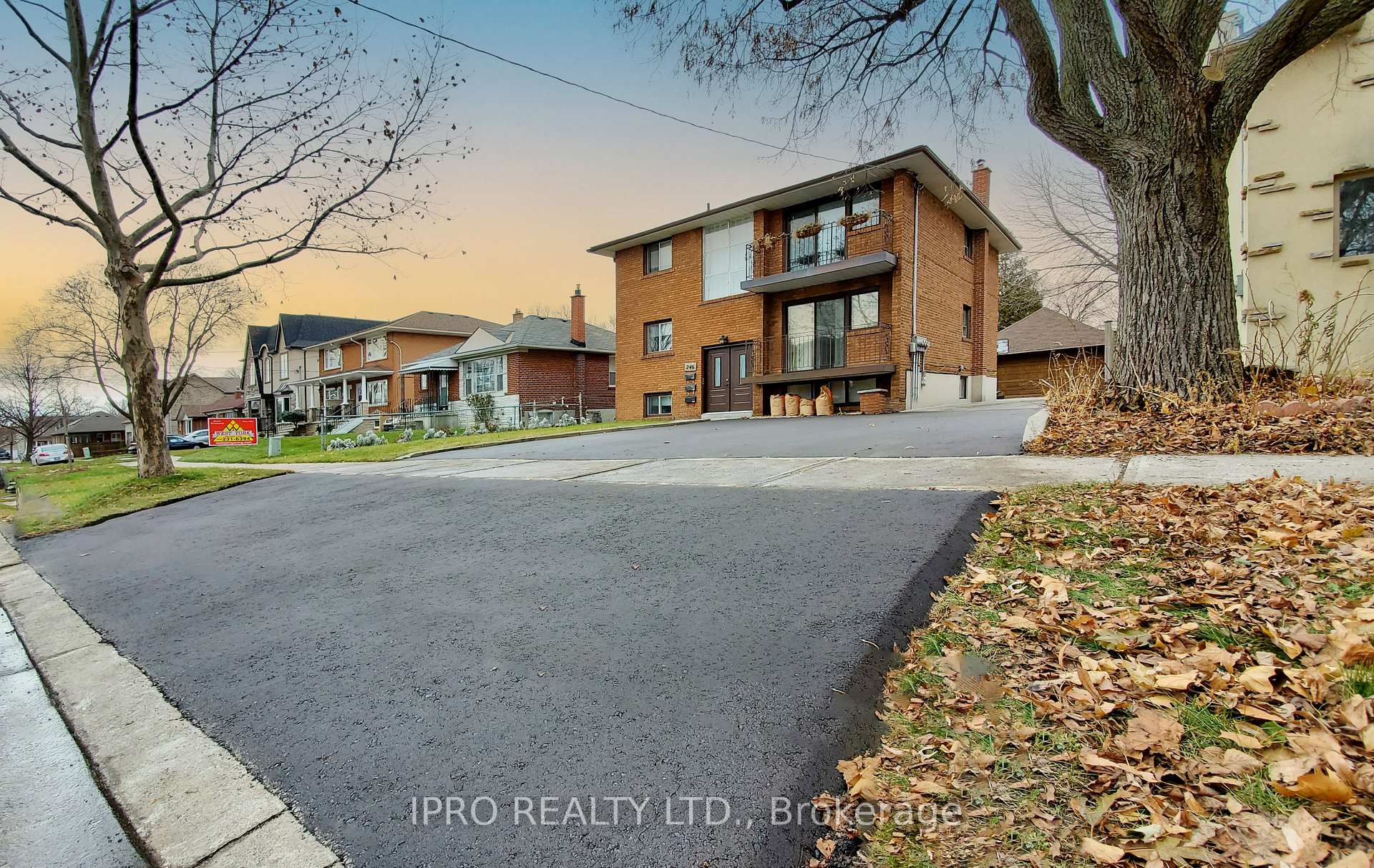 Photo 1 of 246 Delta Street, Etobicoke, Alderwood — HOMEH