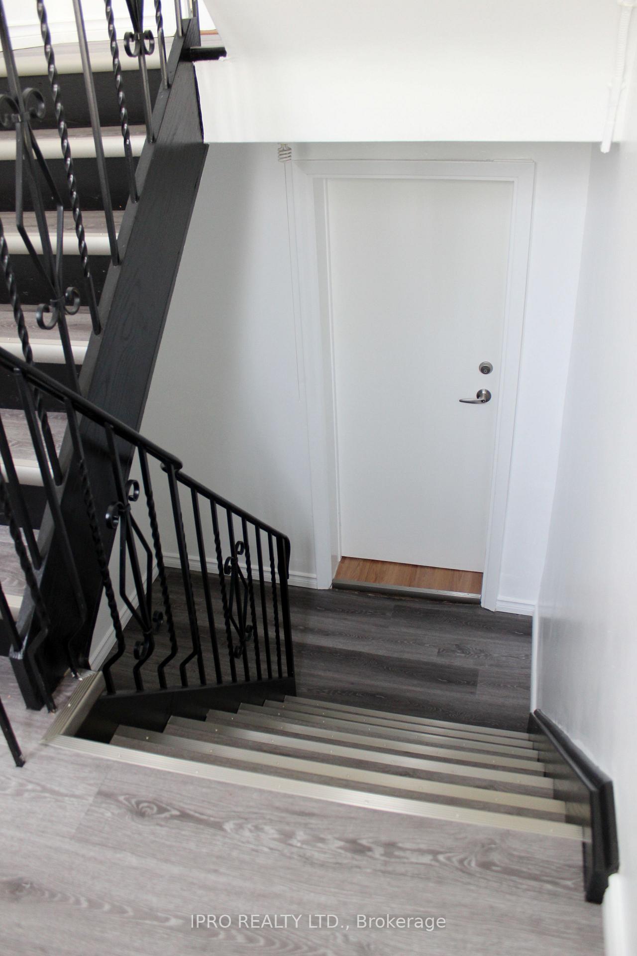 Photo 2 of 246 Delta Street, Etobicoke, Alderwood — HOMEH