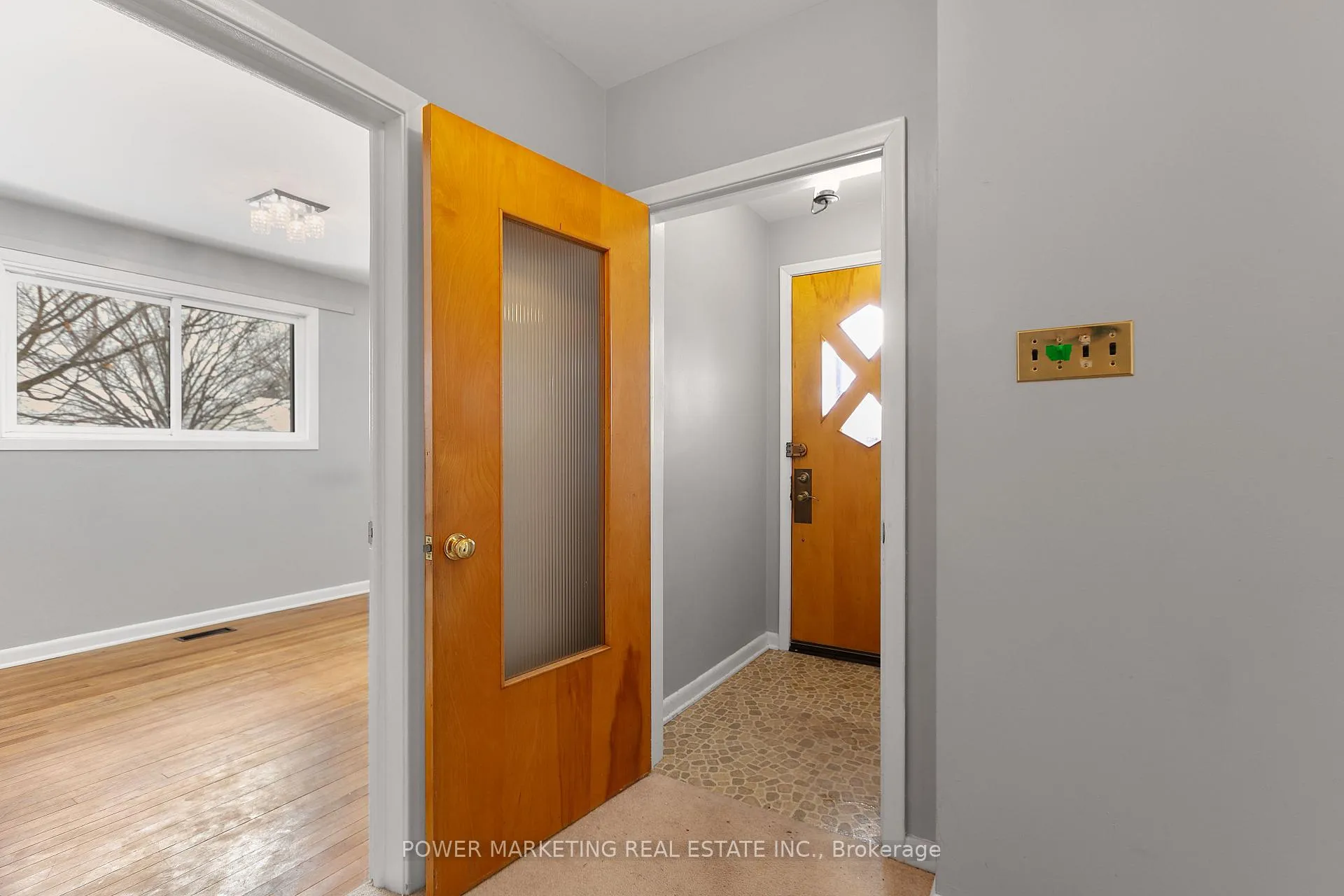 Photo 13 of Unit A, 529 Browning Avenue, Ottawa, Riverview Park — HOMEH
