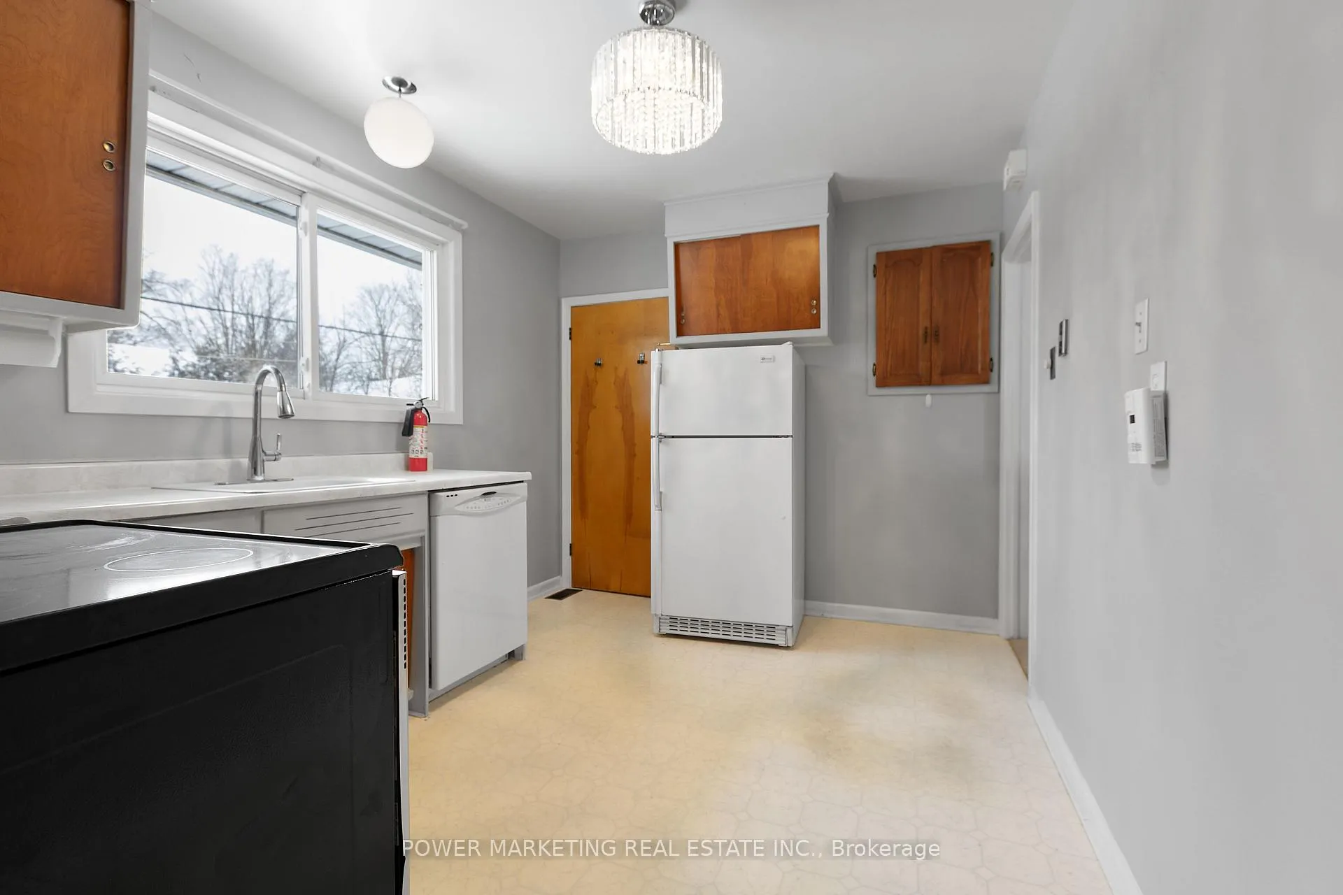 Photo 58 of Unit A, 529 Browning Avenue, Ottawa, Riverview Park — HOMEH