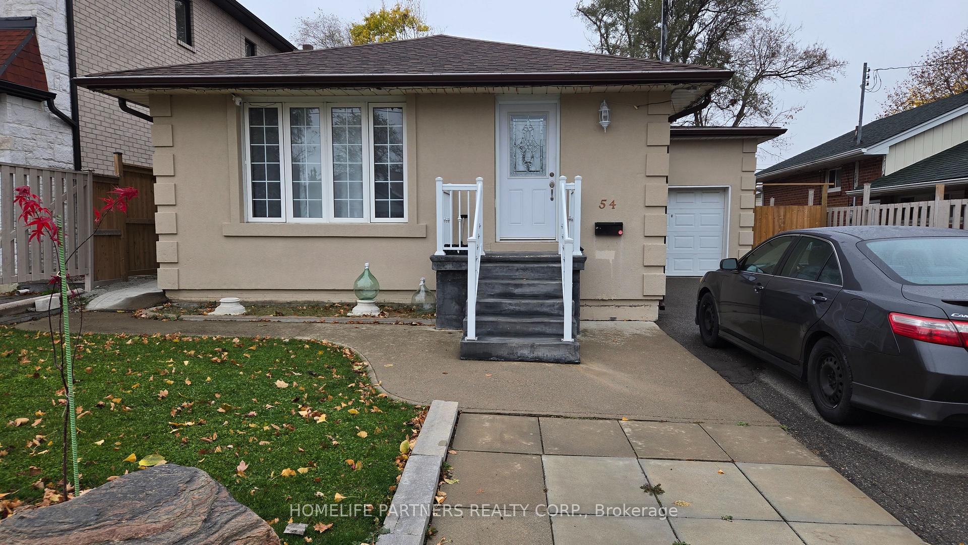 Front of Unit Bsmnt, 54 Fordwich Crescent