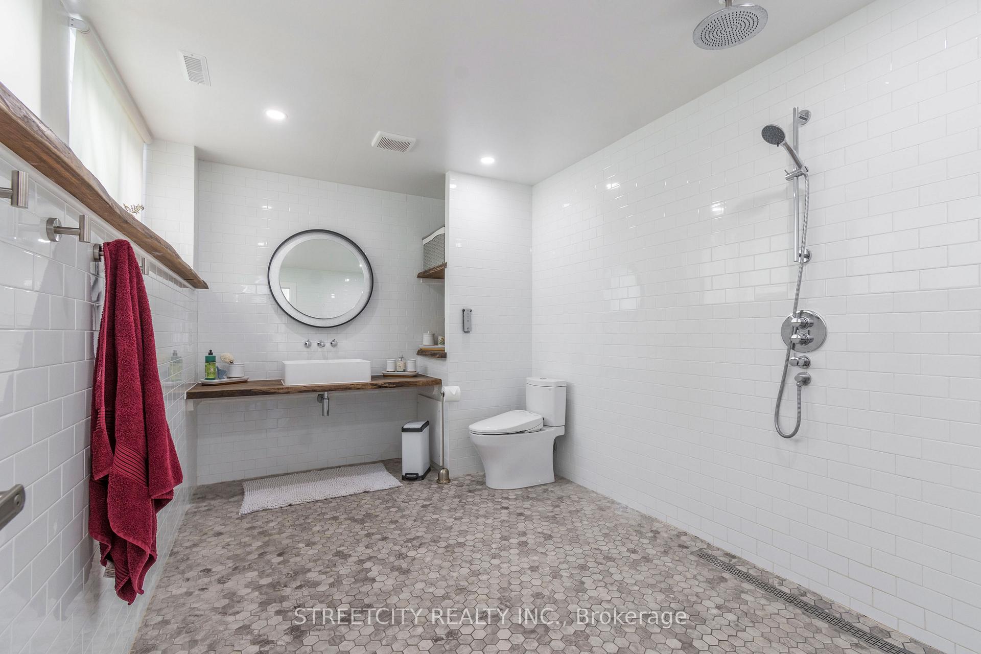 Photo 19 of 171 Flatrock Road, Tweed, Hungerford (Twp) — HOMEH