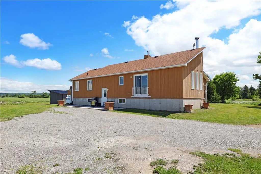 Photo 4 of 1280 South Mcnaughton Road, Admaston/Bromley, Admaston/Bromley — HOMEH