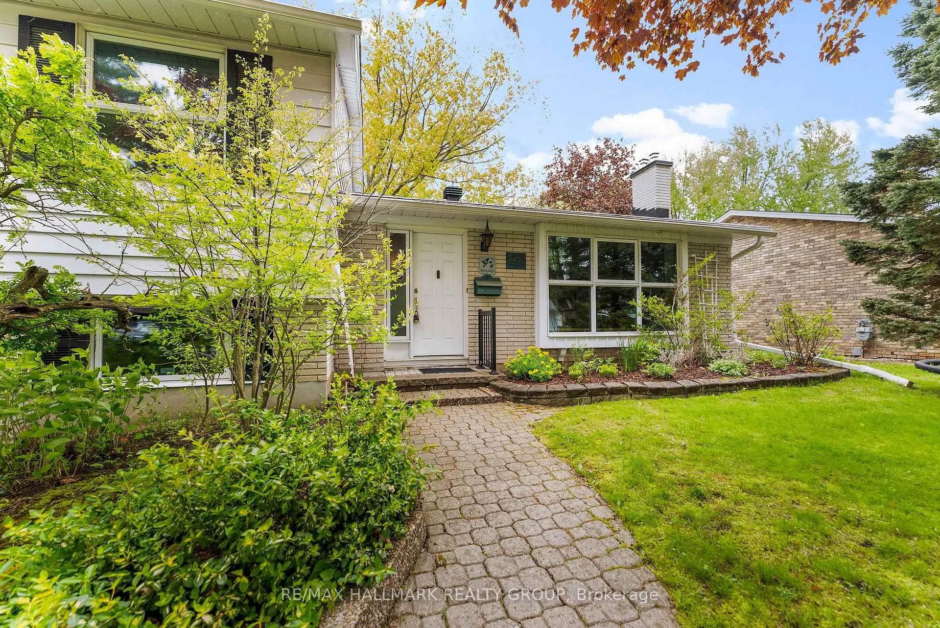 Photo 3 of 2153 Fillmore Crescent, Ottawa, Beacon Hill North — HOMEH