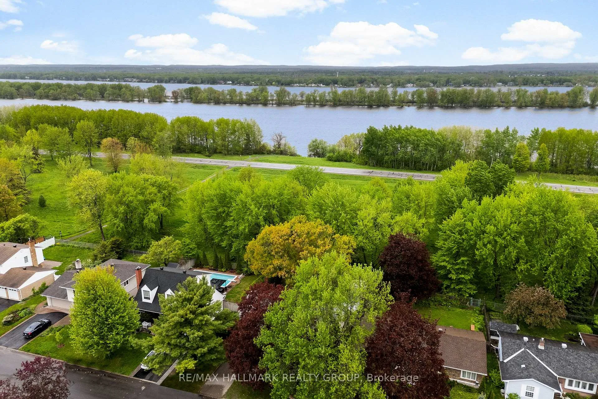 Photo 5 of 2153 Fillmore Crescent, Ottawa, Beacon Hill North — HOMEH