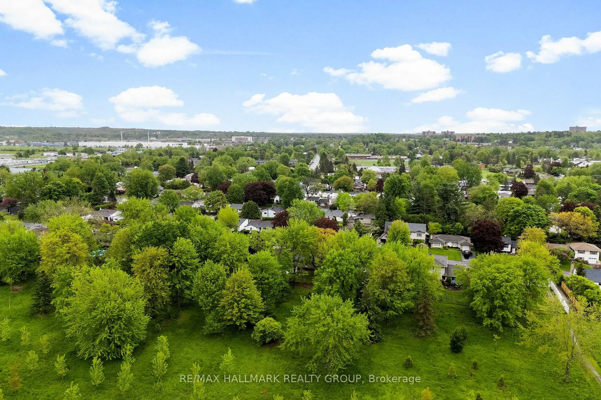 Photo 6 of 2153 Fillmore Crescent, Ottawa, Beacon Hill North — HOMEH
