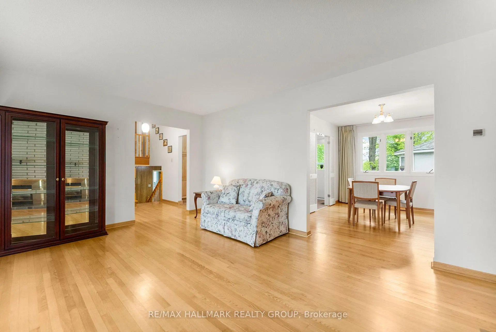 Photo 8 of 2153 Fillmore Crescent, Ottawa, Beacon Hill North — HOMEH