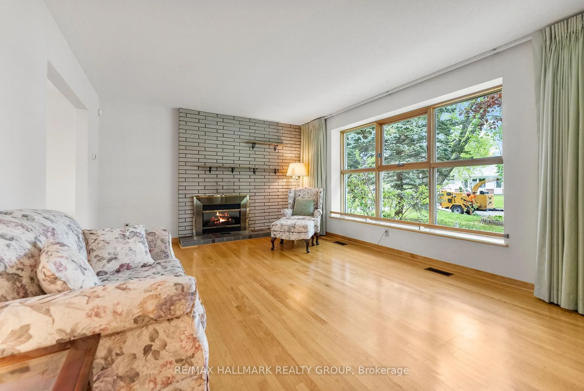 Photo 9 of 2153 Fillmore Crescent, Ottawa, Beacon Hill North — HOMEH