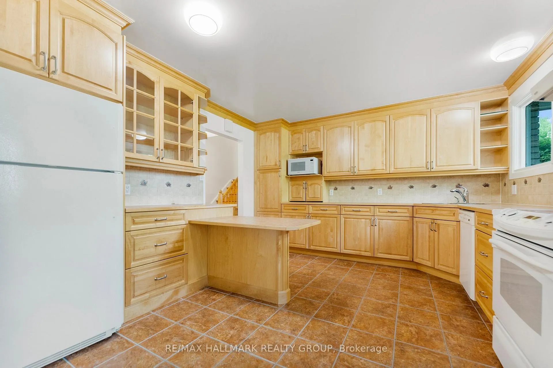 Photo 15 of 2153 Fillmore Crescent, Ottawa, Beacon Hill North — HOMEH