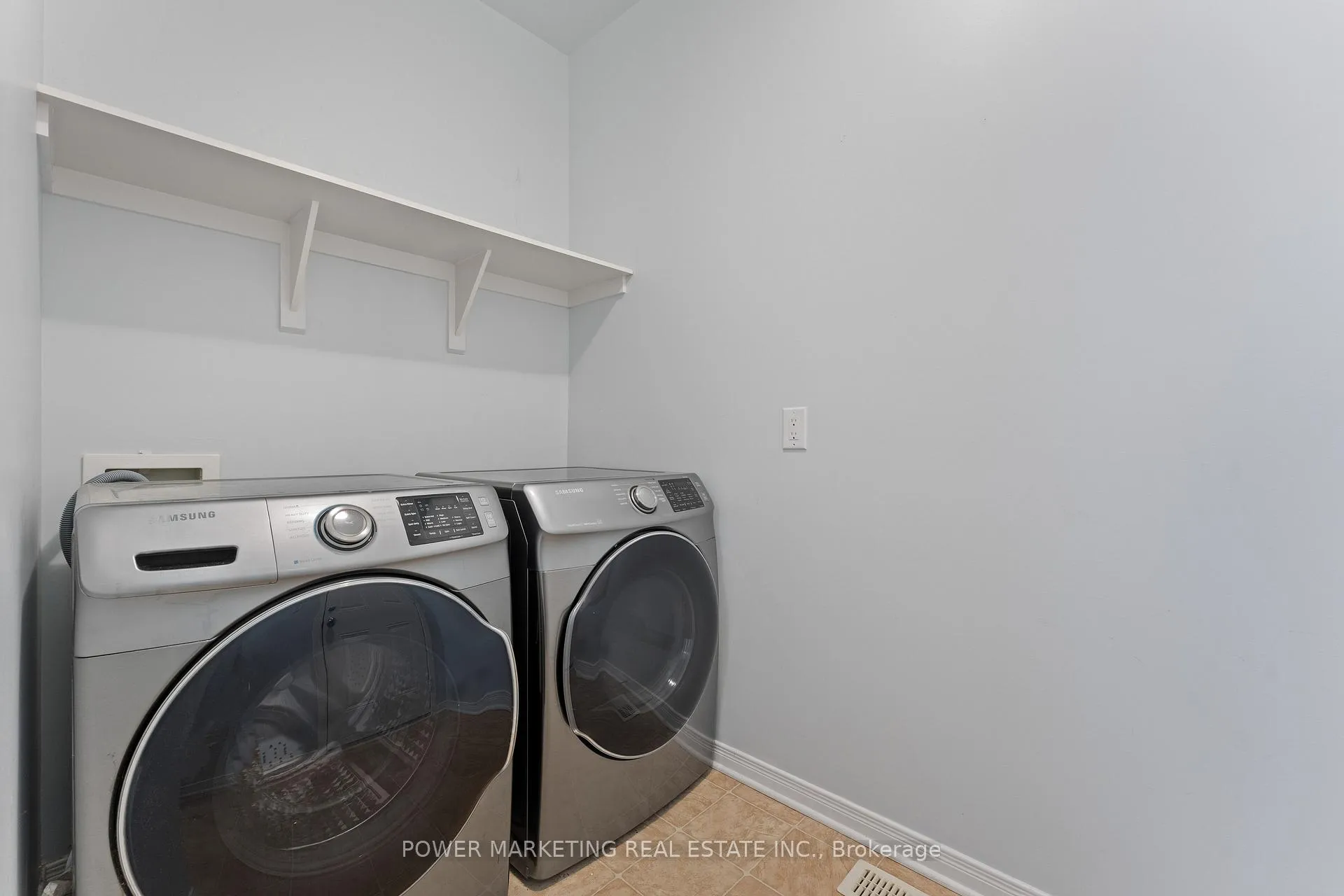 Photo 9 of 224 Harthill Way, Ottawa, Barrhaven - Heritage Park — HOMEH