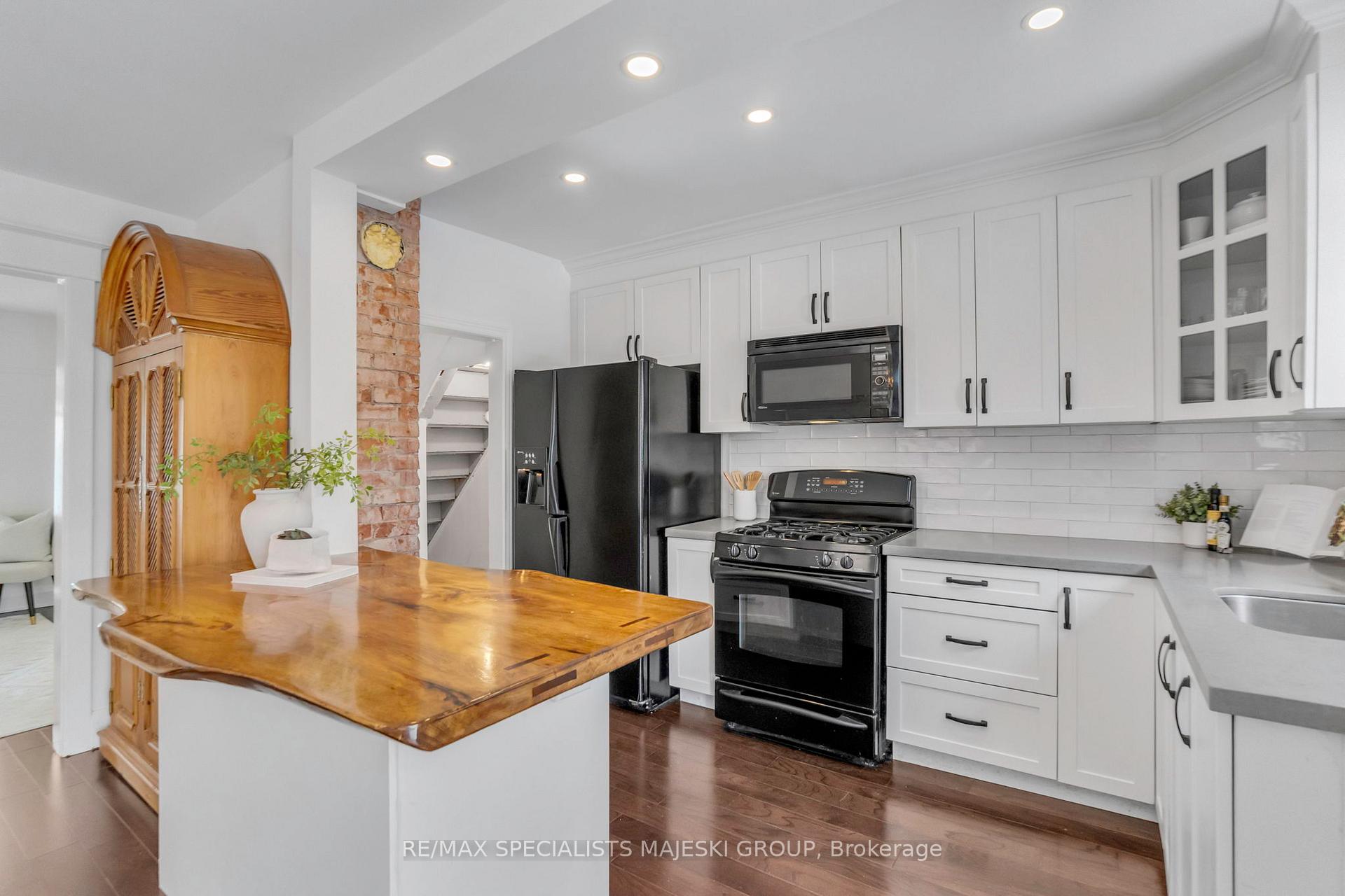 Photo 14 of 28 Heman Street, Etobicoke, Mimico — HOMEH