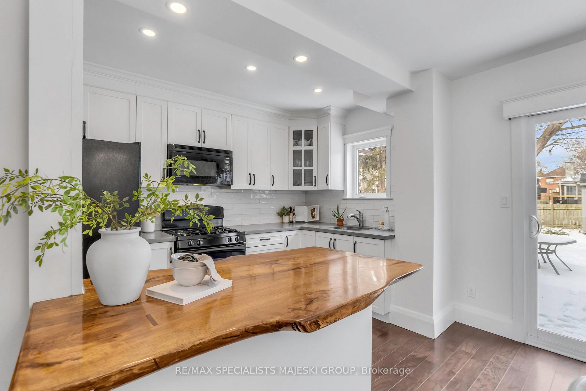Photo 15 of 28 Heman Street, Etobicoke, Mimico — HOMEH