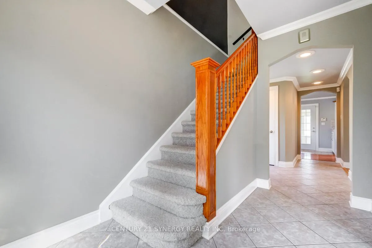 Photo 5 of 453 Pleasant Park Road, Ottawa, Alta Vista/Faircrest Heights — HOMEH