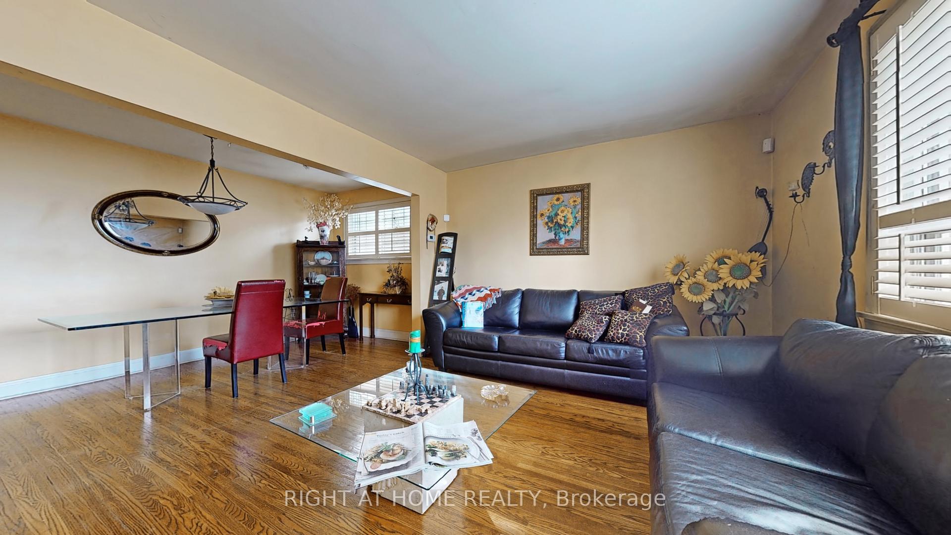 Photo 1 of 17 Bisset Avenue, Etobicoke, Alderwood — HOMEH