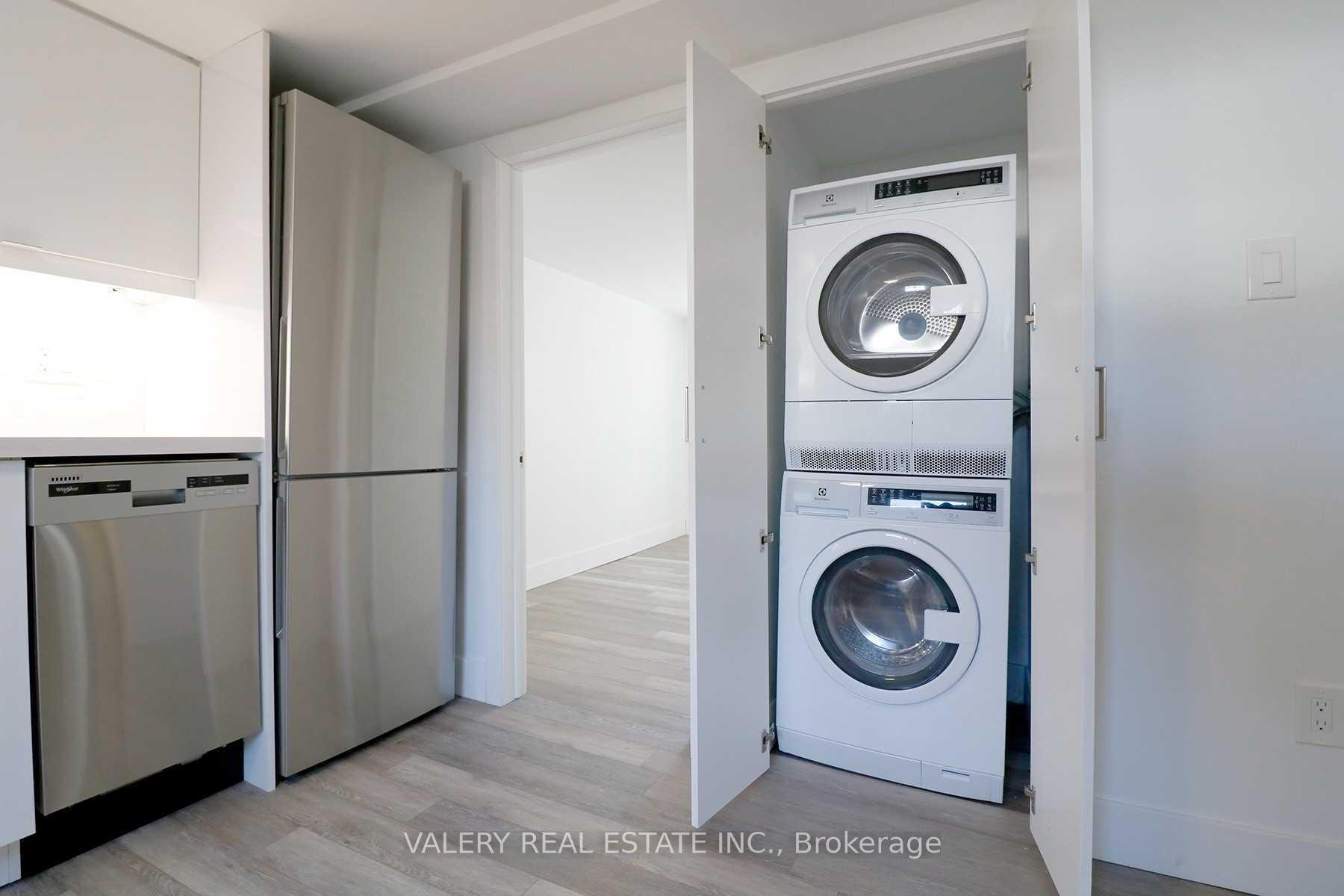 Photo 5 of Unit 2, 28 A Third Street, Etobicoke, New Toronto — HOMEH