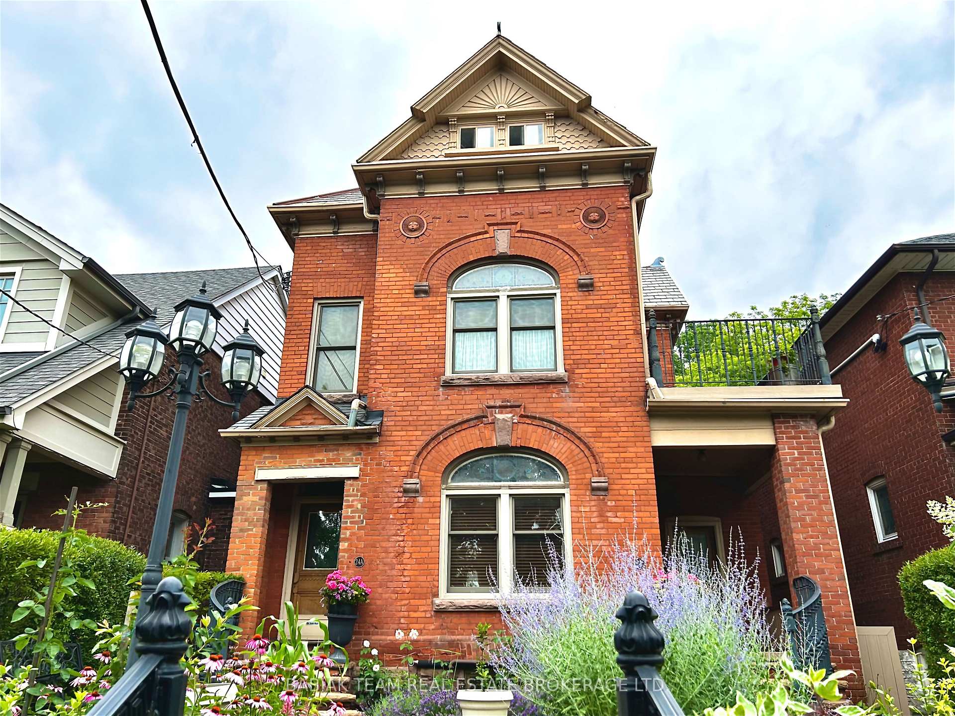 Front of Unit 3, 24A Woodside Avenue