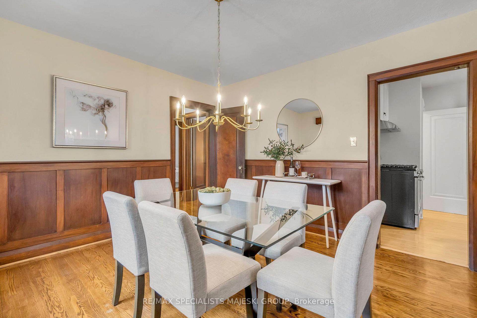 Photo 11 of 26 Stanley Avenue, Etobicoke, Mimico — HOMEH