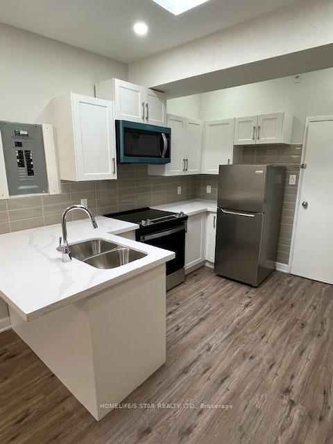 Photo 3 of Unit 2, 3003 Lake Shore Boulevard W, Etobicoke, New Toronto — HOMEH