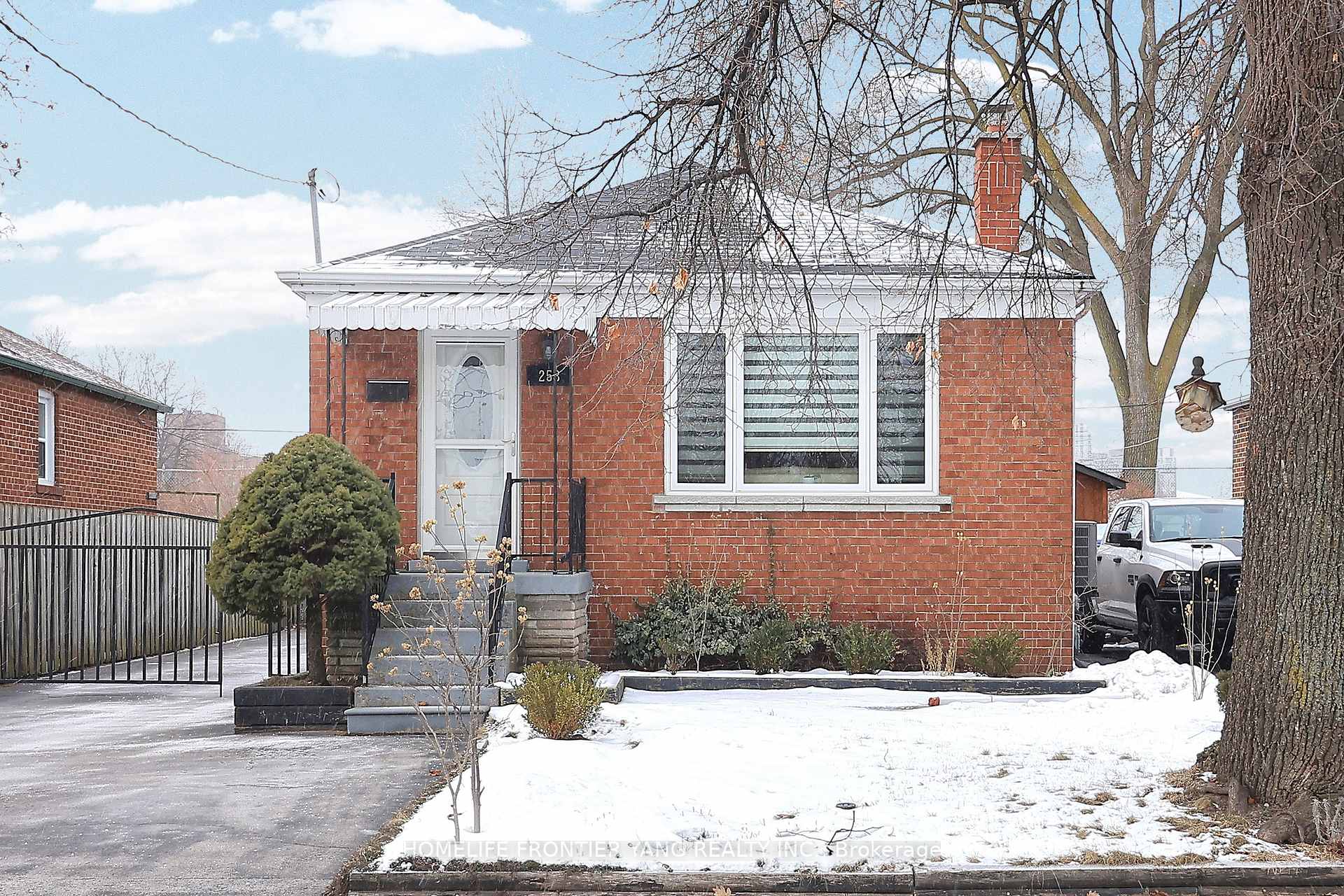 Photo 2 of 258 Aldercrest Road, Etobicoke, Alderwood — HOMEH