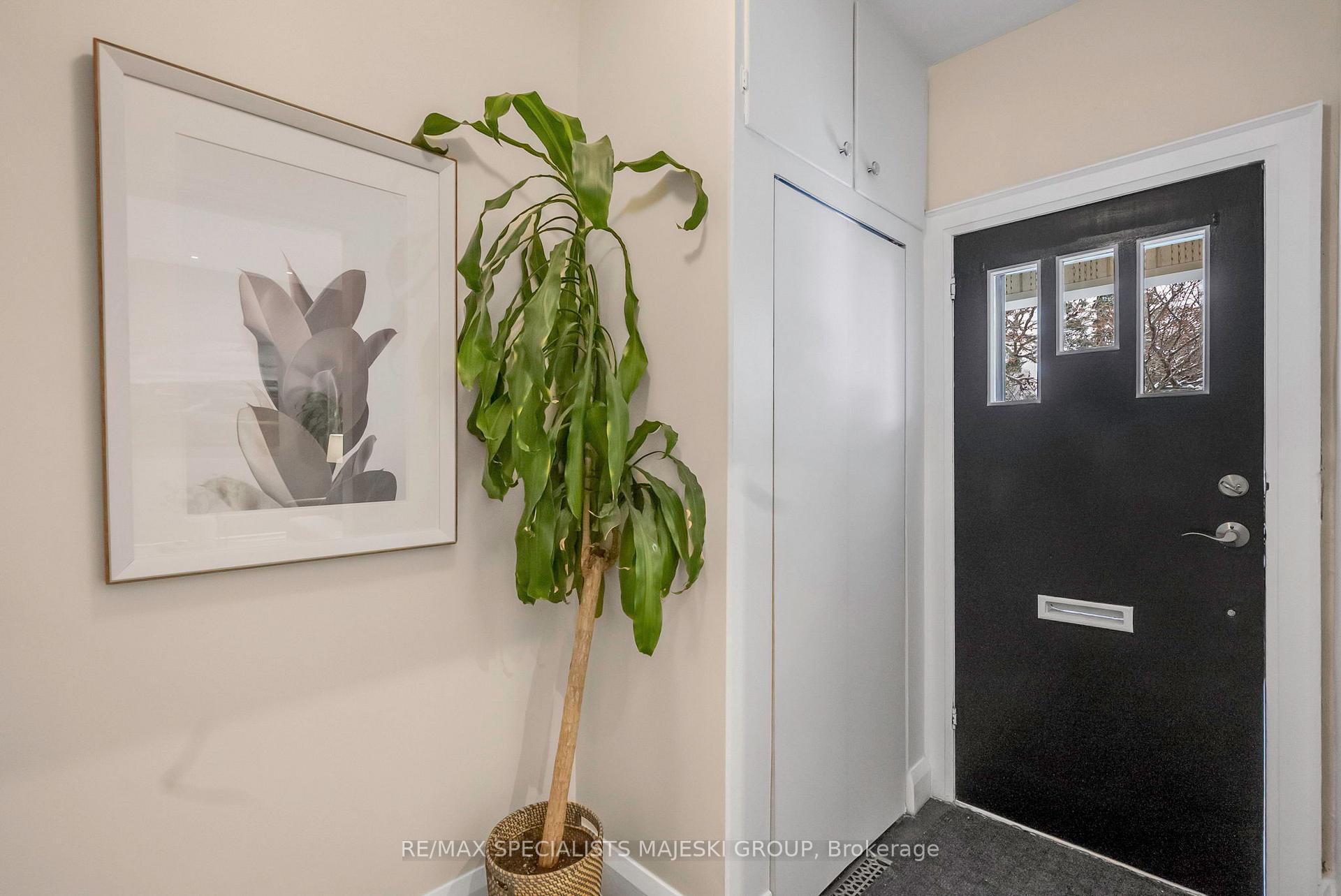 Photo 3 of 34 Cavell Avenue, Etobicoke, Mimico — HOMEH