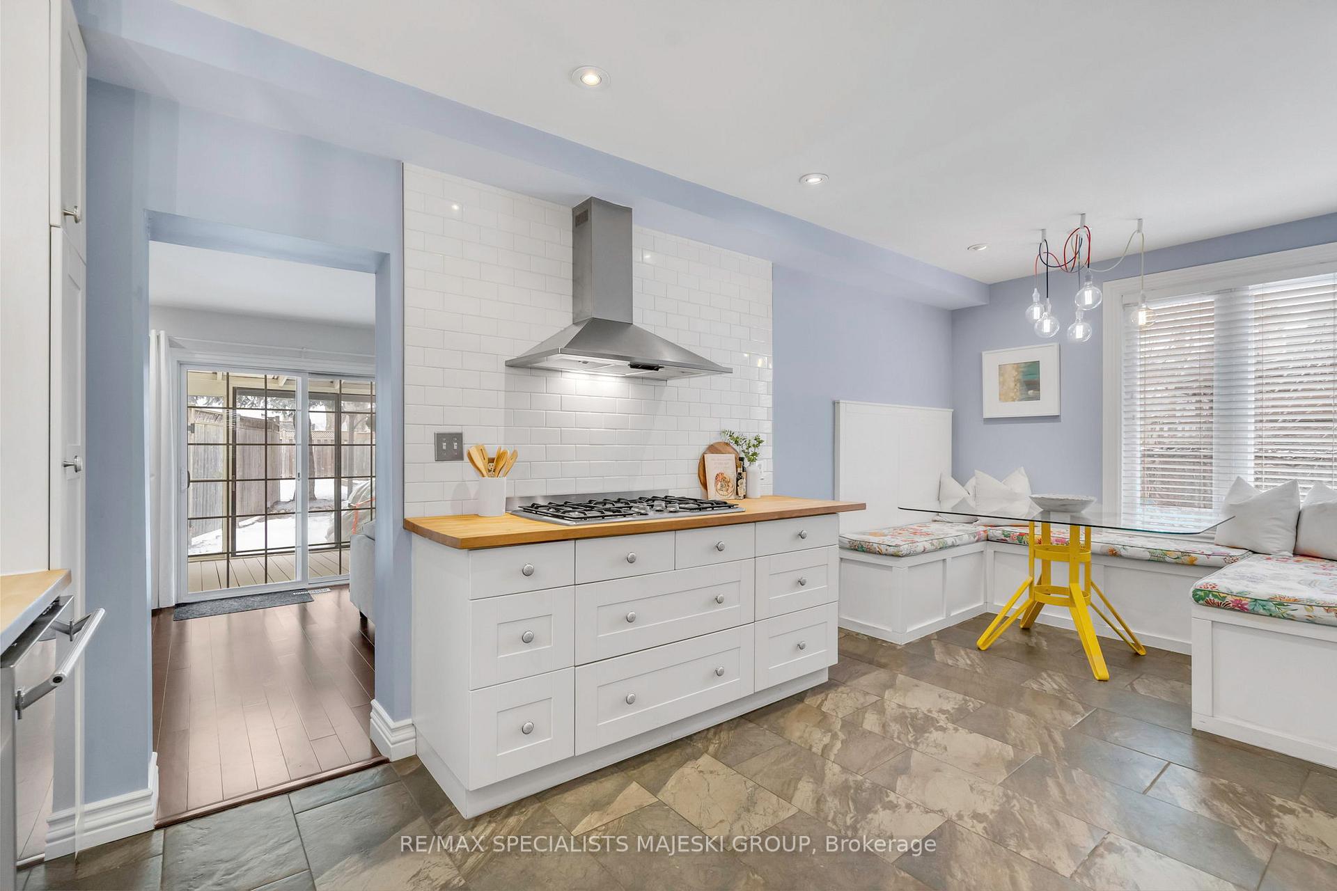 Photo 11 of 34 Cavell Avenue, Etobicoke, Mimico — HOMEH