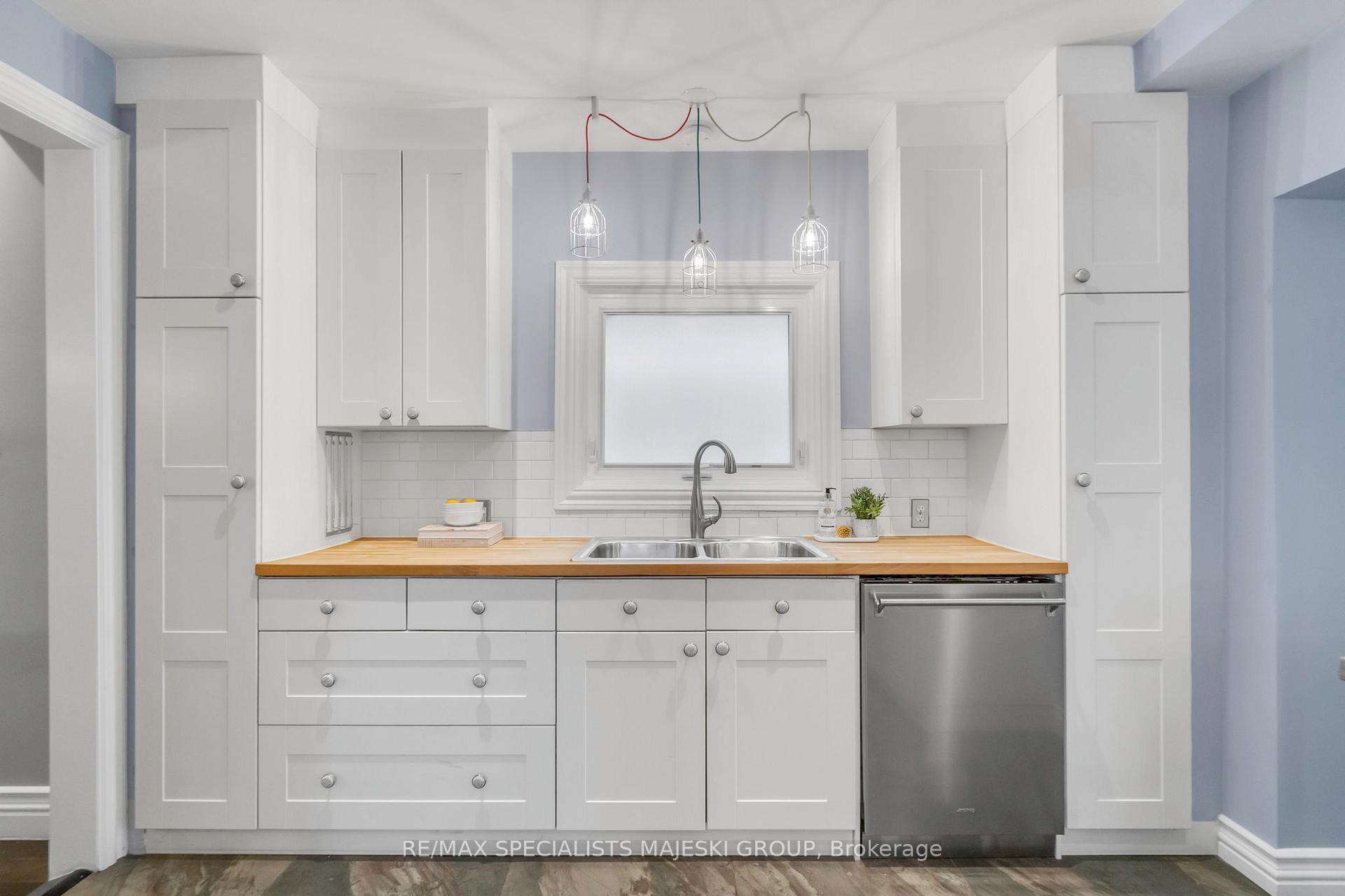 Photo 12 of 34 Cavell Avenue, Etobicoke, Mimico — HOMEH
