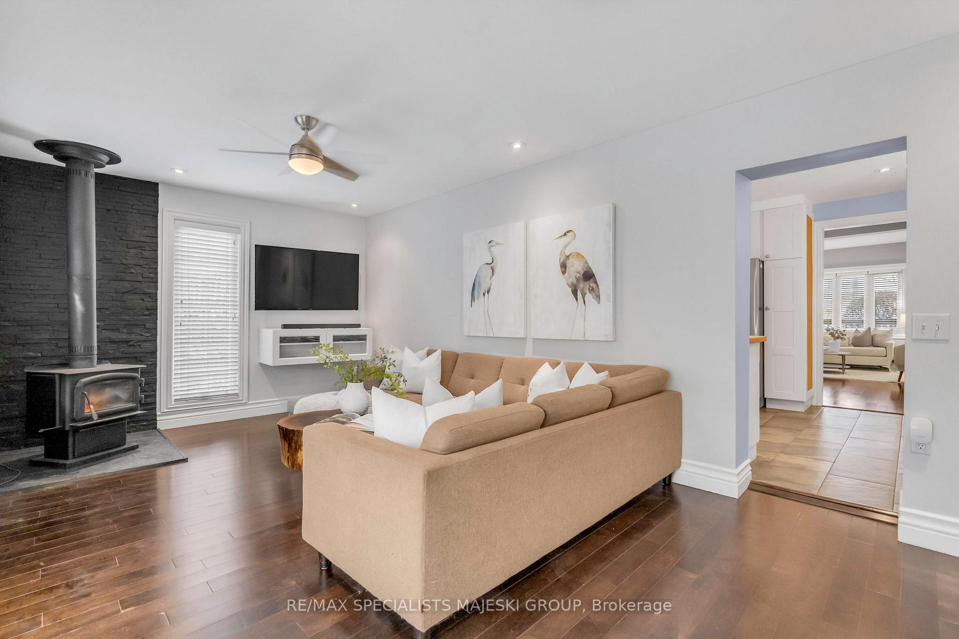 Photo 16 of 34 Cavell Avenue, Etobicoke, Mimico — HOMEH