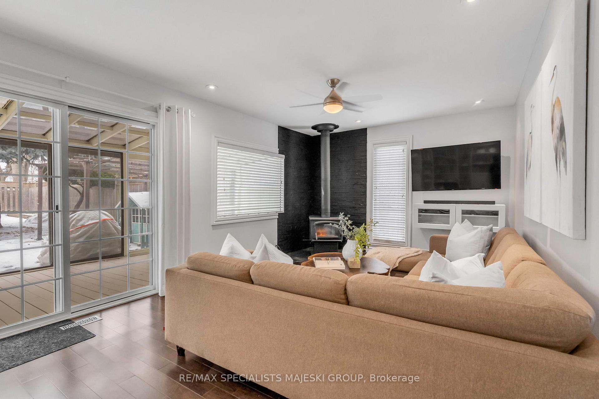 Photo 18 of 34 Cavell Avenue, Etobicoke, Mimico — HOMEH