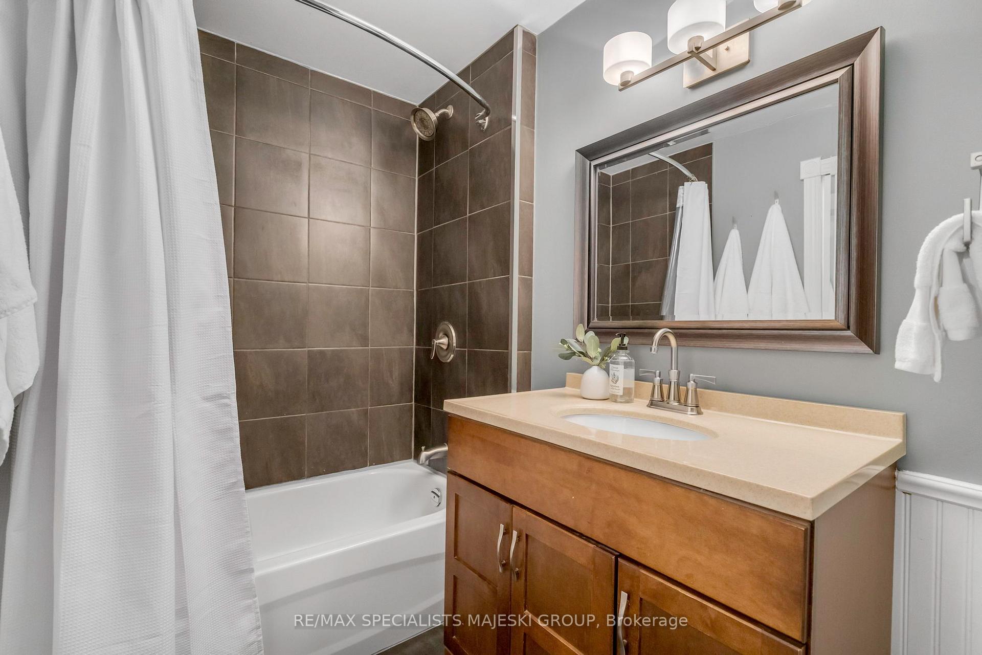 Photo 32 of 34 Cavell Avenue, Etobicoke, Mimico — HOMEH