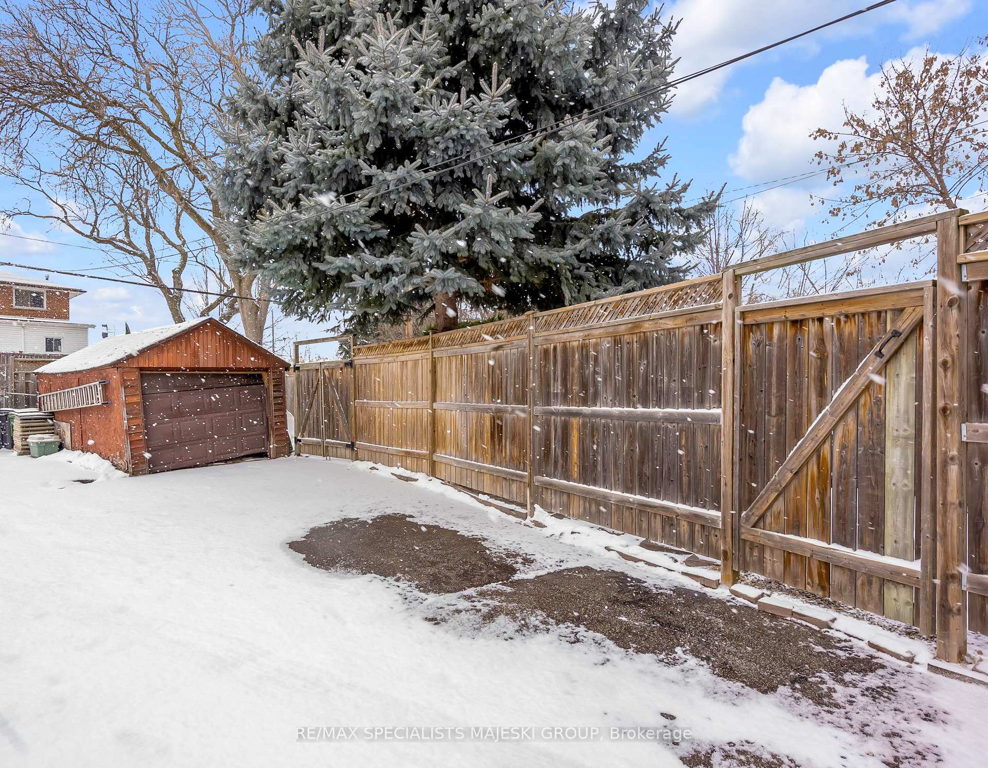 Photo 39 of 34 Cavell Avenue, Etobicoke, Mimico — HOMEH