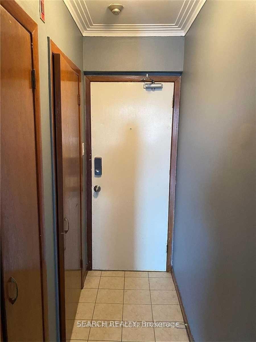 Photo 2 of Unit 4, 115 Eighth Street, Etobicoke, New Toronto — HOMEH