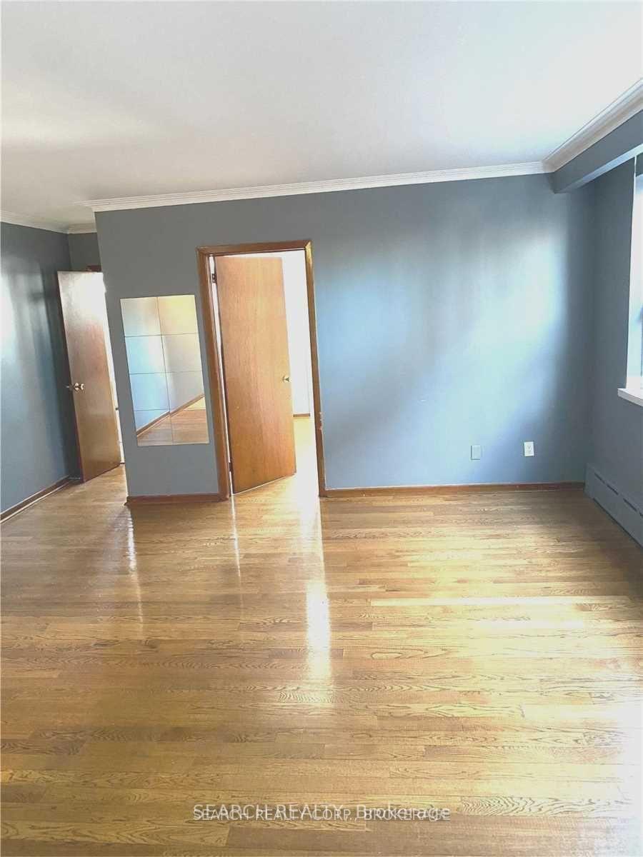 Photo 5 of Unit 4, 115 Eighth Street, Etobicoke, New Toronto — HOMEH