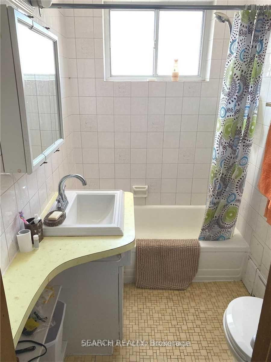 Photo 6 of Unit 4, 115 Eighth Street, Etobicoke, New Toronto — HOMEH