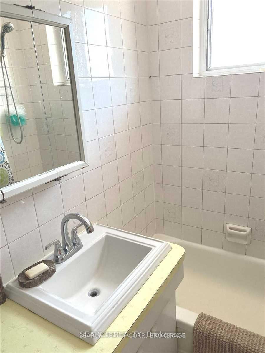 Photo 7 of Unit 4, 115 Eighth Street, Etobicoke, New Toronto — HOMEH