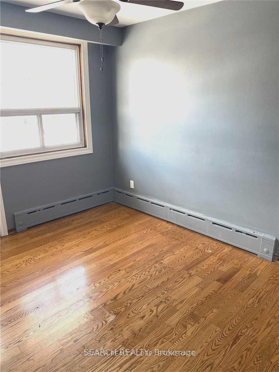 Photo 9 of Unit 4, 115 Eighth Street, Etobicoke, New Toronto — HOMEH