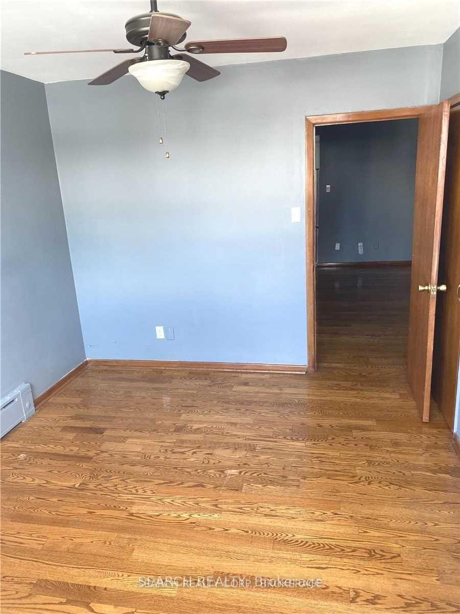Photo 10 of Unit 4, 115 Eighth Street, Etobicoke, New Toronto — HOMEH