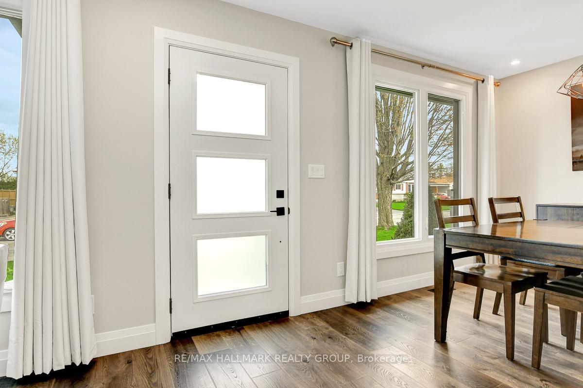 Photo 2 of 2216 Fillmore Crescent, Ottawa, Beacon Hill North — HOMEH