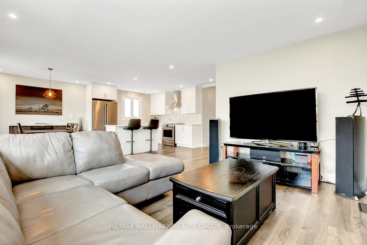 Photo 12 of 2216 Fillmore Crescent, Ottawa, Beacon Hill North — HOMEH