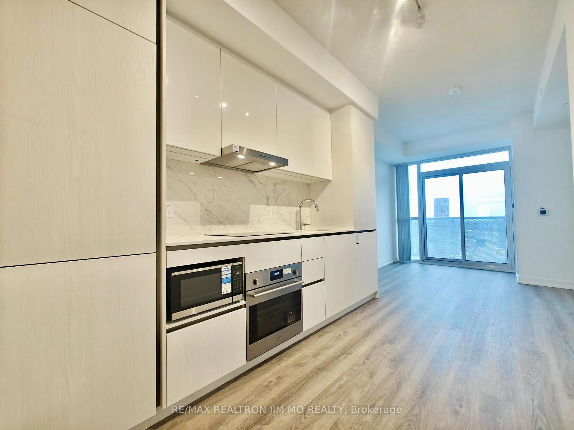 Photo 4 of Unit 4607, 8 Interchange Way, Vaughan, Vaughan Corporate Centre — HOMEH