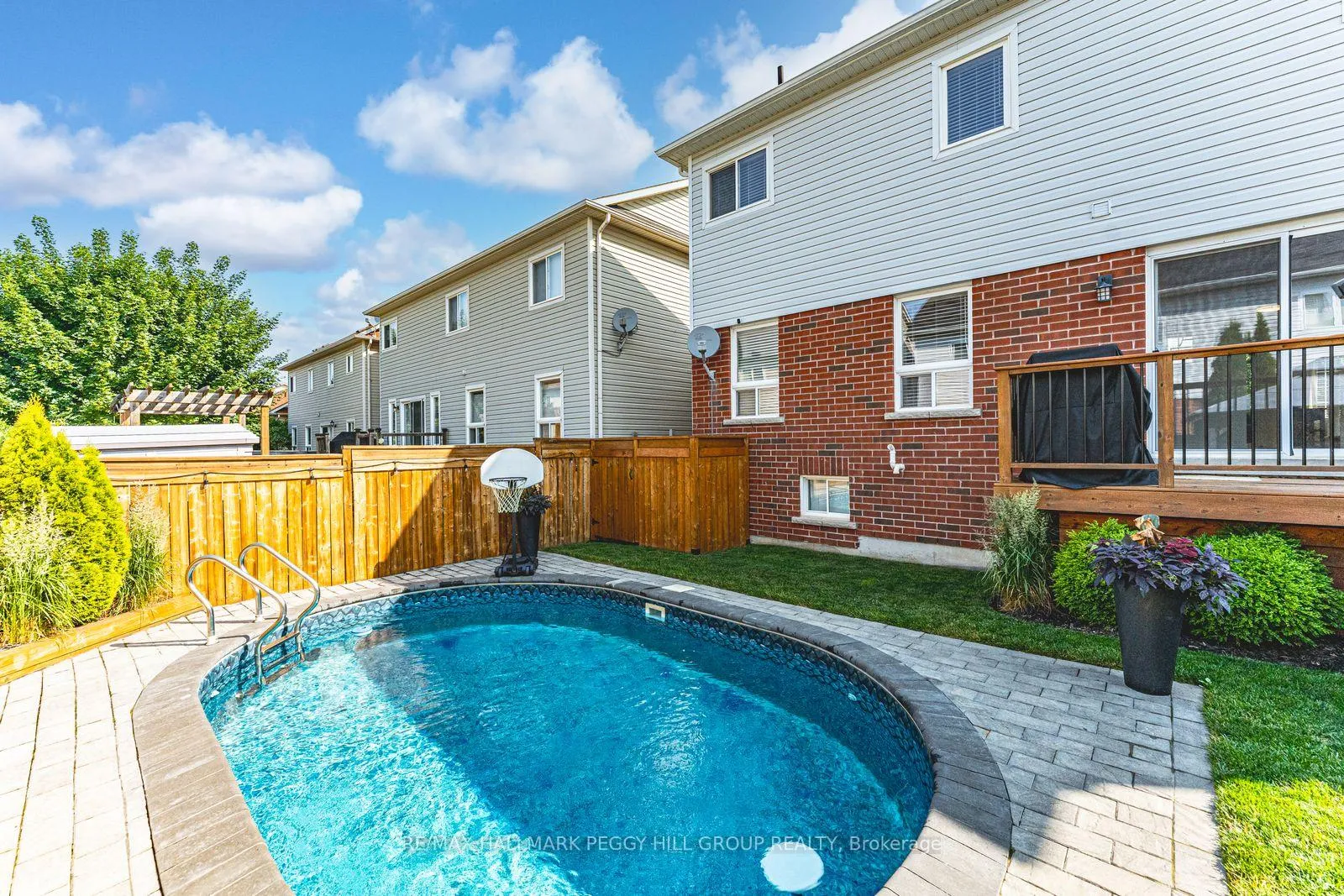 Photo 2 of 14 Regina Road, Barrie, Innis-Shore — HOMEH