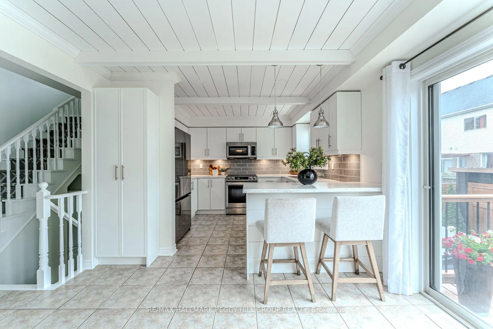 Photo 3 of 14 Regina Road, Barrie, Innis-Shore — HOMEH