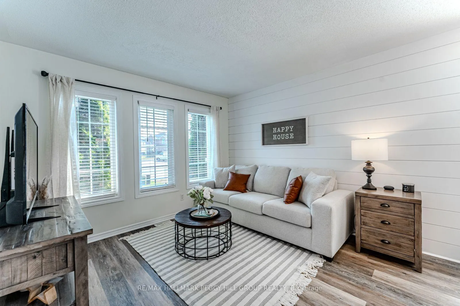 Photo 4 of 14 Regina Road, Barrie, Innis-Shore — HOMEH