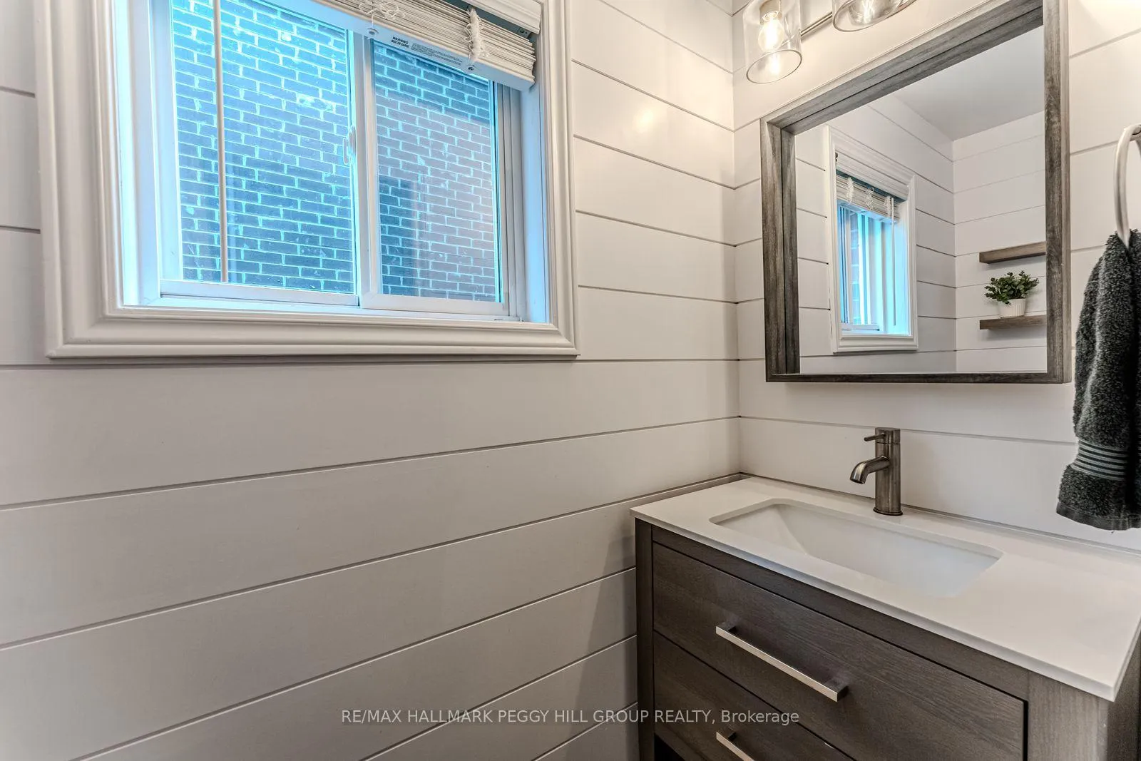 Photo 9 of 14 Regina Road, Barrie, Innis-Shore — HOMEH