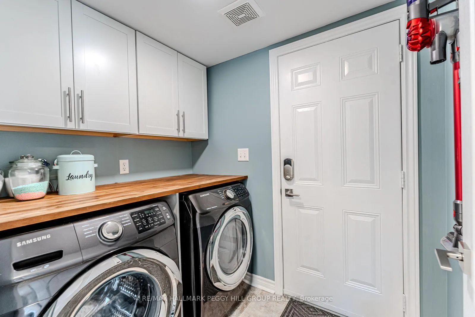 Photo 10 of 14 Regina Road, Barrie, Innis-Shore — HOMEH