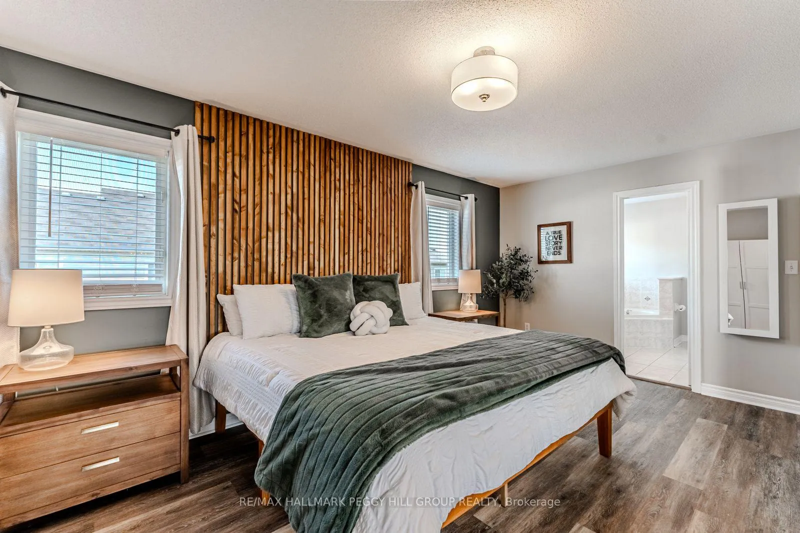 Photo 11 of 14 Regina Road, Barrie, Innis-Shore — HOMEH