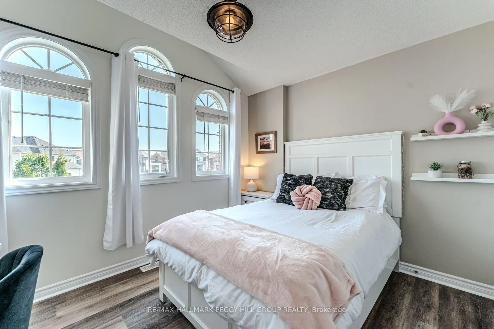 Photo 15 of 14 Regina Road, Barrie, Innis-Shore — HOMEH