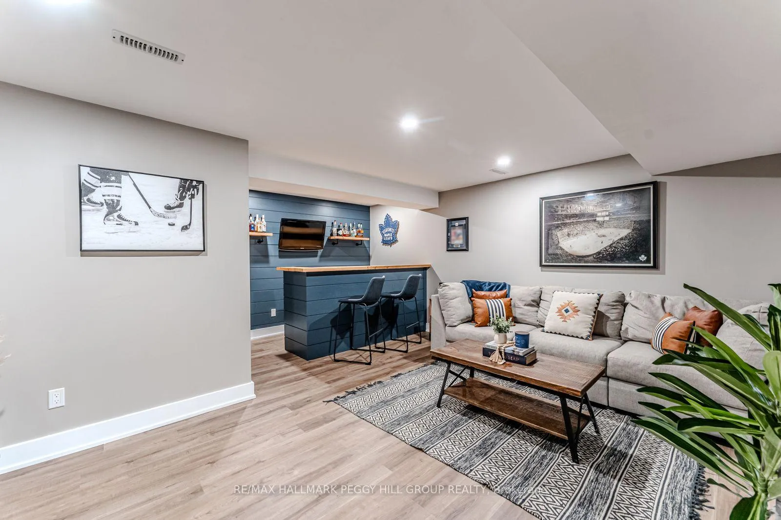 Photo 17 of 14 Regina Road, Barrie, Innis-Shore — HOMEH